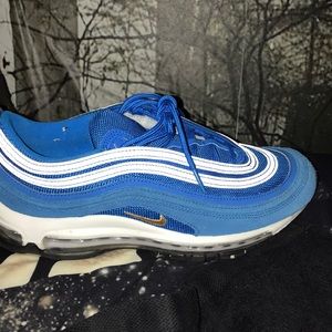 New blue half suede and white Nike air maxxx